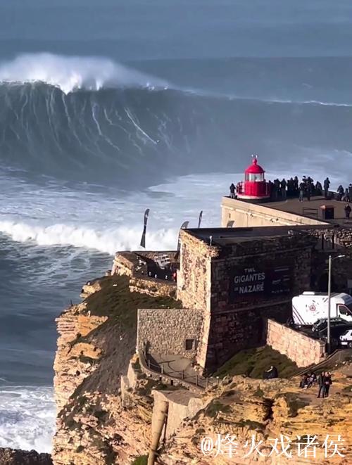 纳扎雷大浪挑战赛揭幕：葡萄牙海域巨浪翻腾